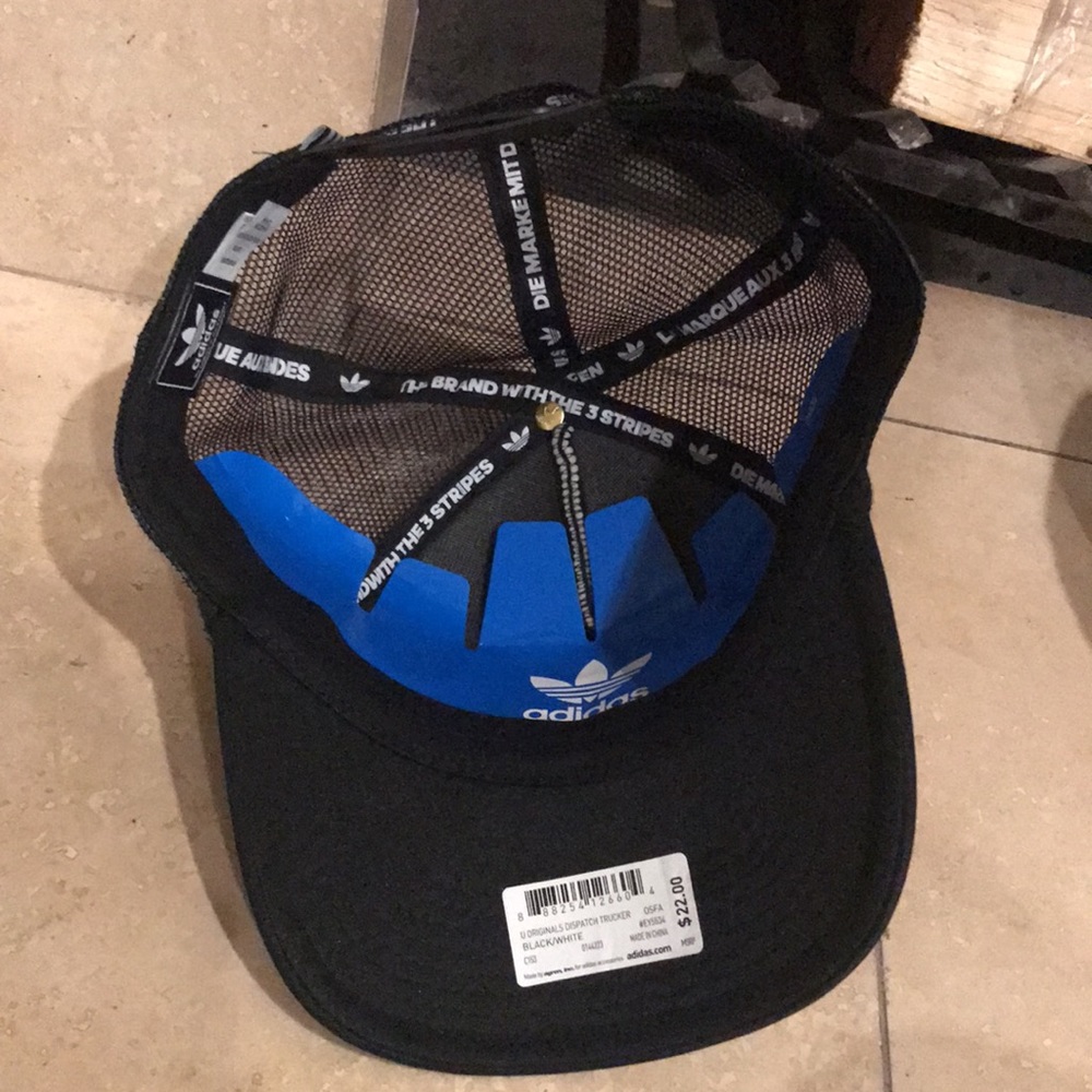 Adidas SnapBack - Picture 3 of 3